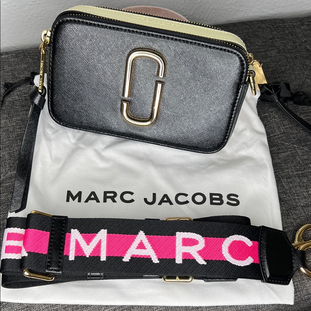 Marc Jacobs Snapshot, Black and Pink Crossbody Bag Never Used!!
